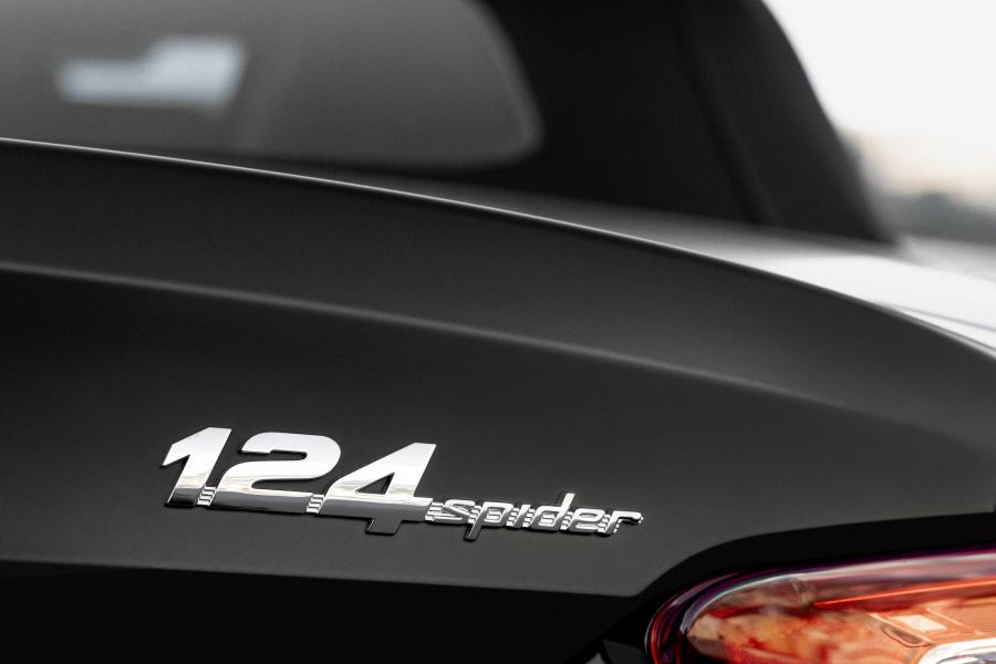 Логотип Abarth 124 Spider 70esimo Anniversario (348) 2019 года  (фото 6 из 16)